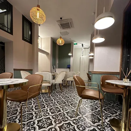 Iris Hotel