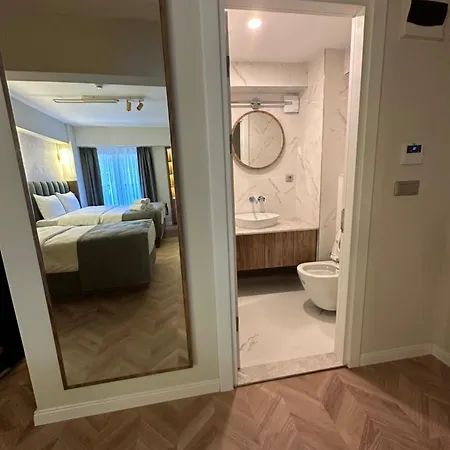 Iris Hotel