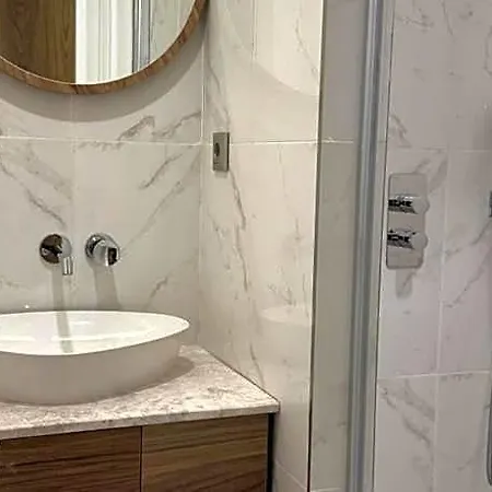 Iris Hotel 5*
