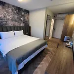Iris 5*