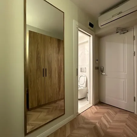 Отель Iris 5*
